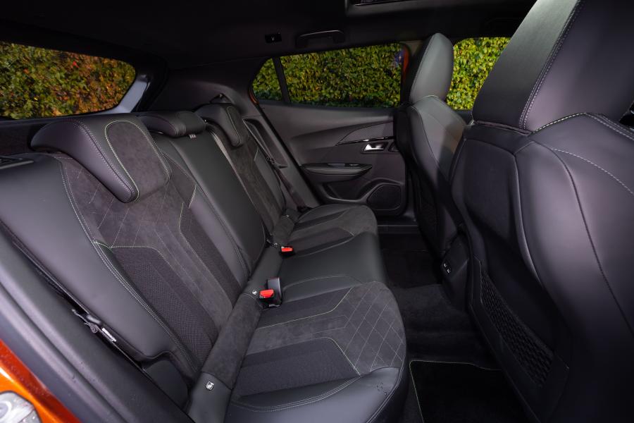 Интерьер Peugeot 2008 GT 2019 года  (WW) (фото 34 из 45)